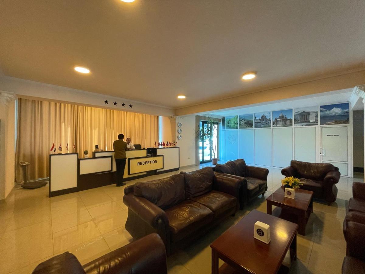Comfort Hotel 예레반 외부 사진