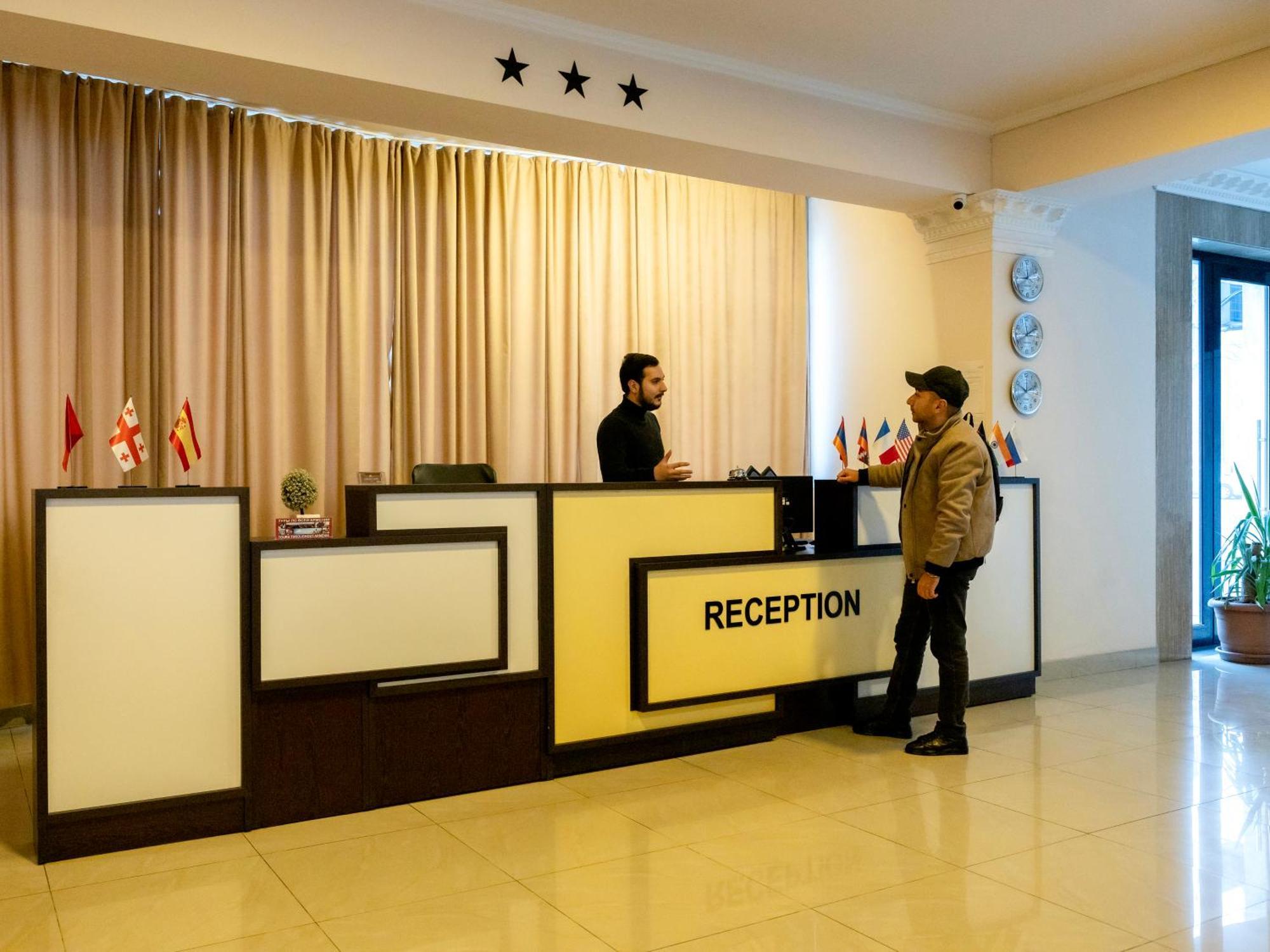 Comfort Hotel 예레반 외부 사진